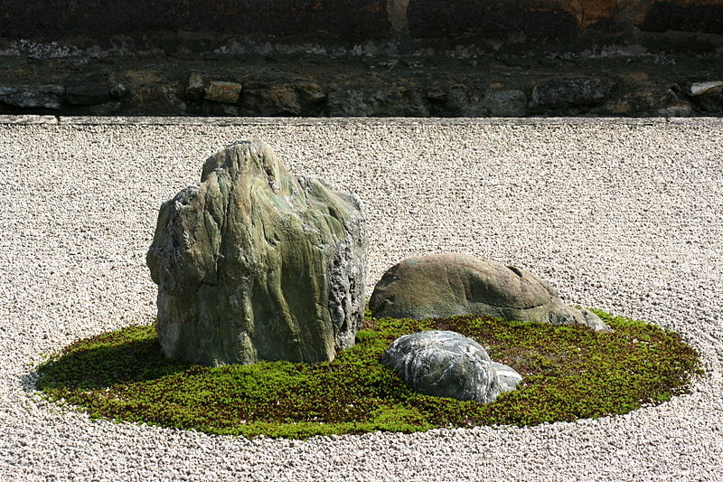 800px-Ryoanji_rock_garden_close_up